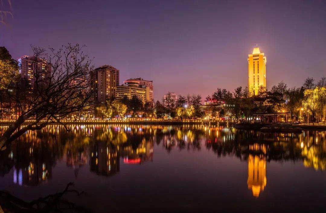 酒樓燈影 酒樓燈影