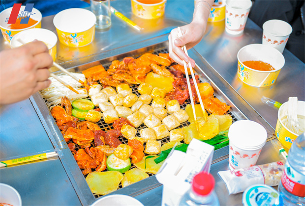 昆明團結鄉名花谷團建活動案例----自助燒烤晚餐 昆明團結鄉名花谷團建活動案例----自助燒烤晚餐